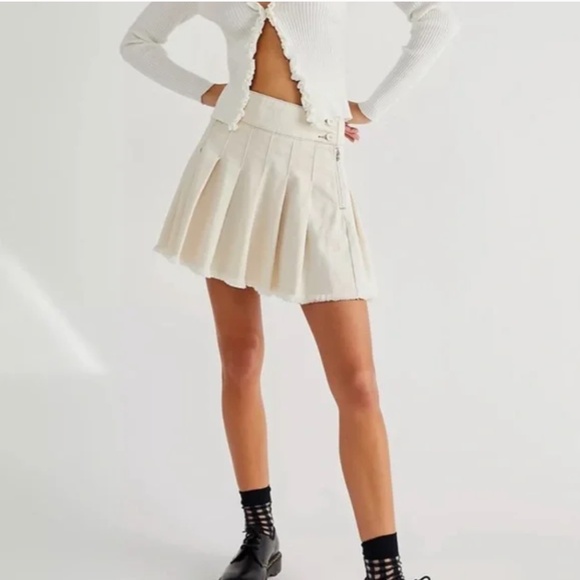 *brand new* Pleated mini skirt, FreePeople - Picture 1 of 7